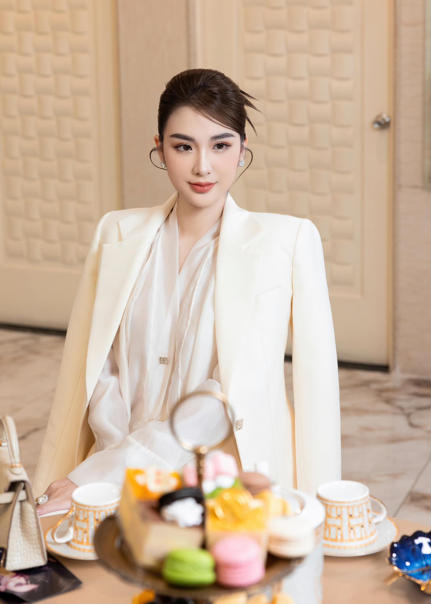 Mỹ nhân Việt nghi cố tình để lộ mối quan hệ tình cảm với bác sĩ thẩm mỹ quen mặt trong showbiz- Ảnh 11. Mỹ nhân Việt nghi cố tình để lộ mối quan hệ tình cảm với bác sĩ thẩm mỹ quen mặt trong showbiz- Ảnh 11.