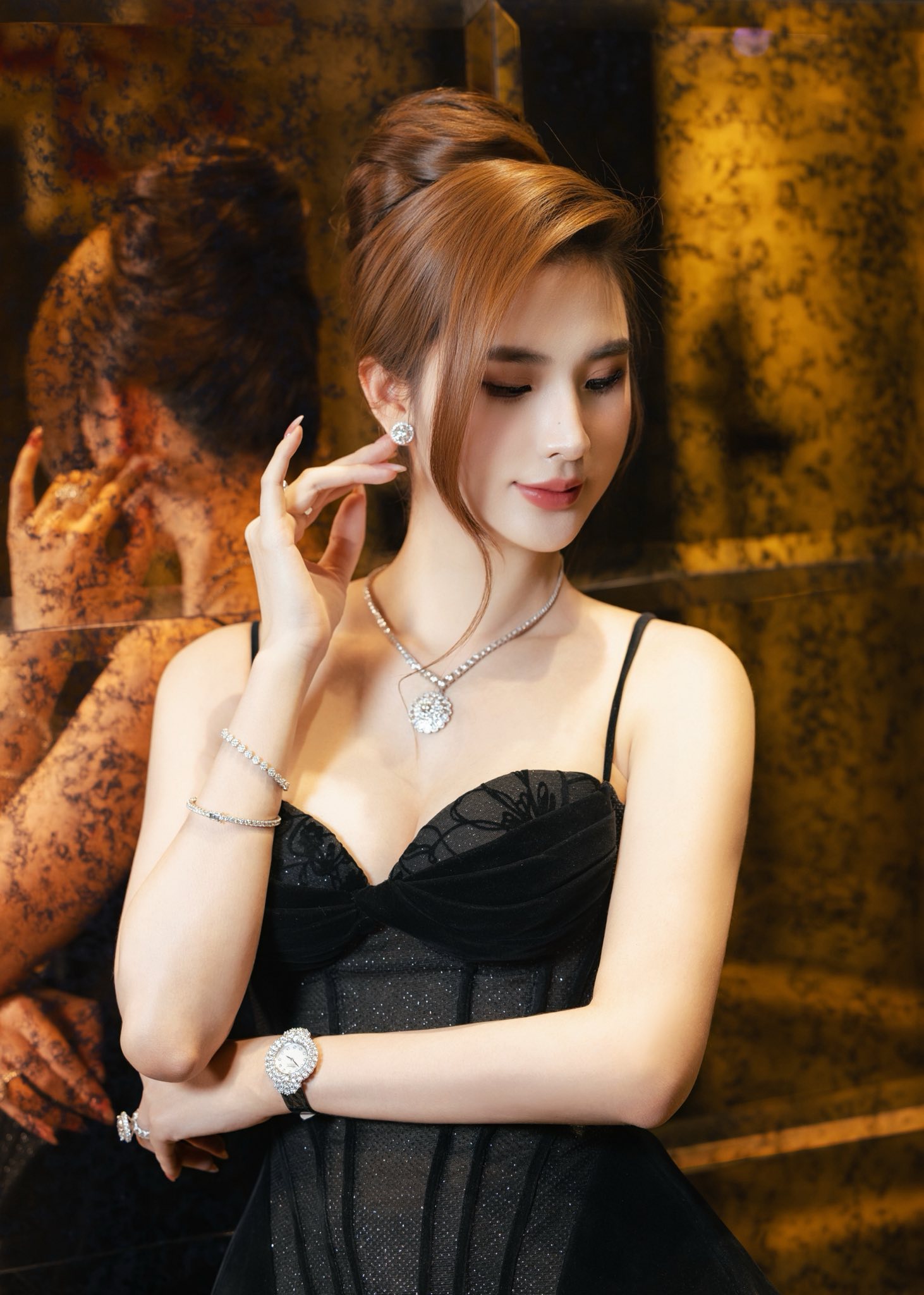 Mỹ nhân Việt nghi cố tình để lộ mối quan hệ tình cảm với bác sĩ thẩm mỹ quen mặt trong showbiz- Ảnh 3. Mỹ nhân Việt nghi cố tình để lộ mối quan hệ tình cảm với bác sĩ thẩm mỹ quen mặt trong showbiz- Ảnh 3.