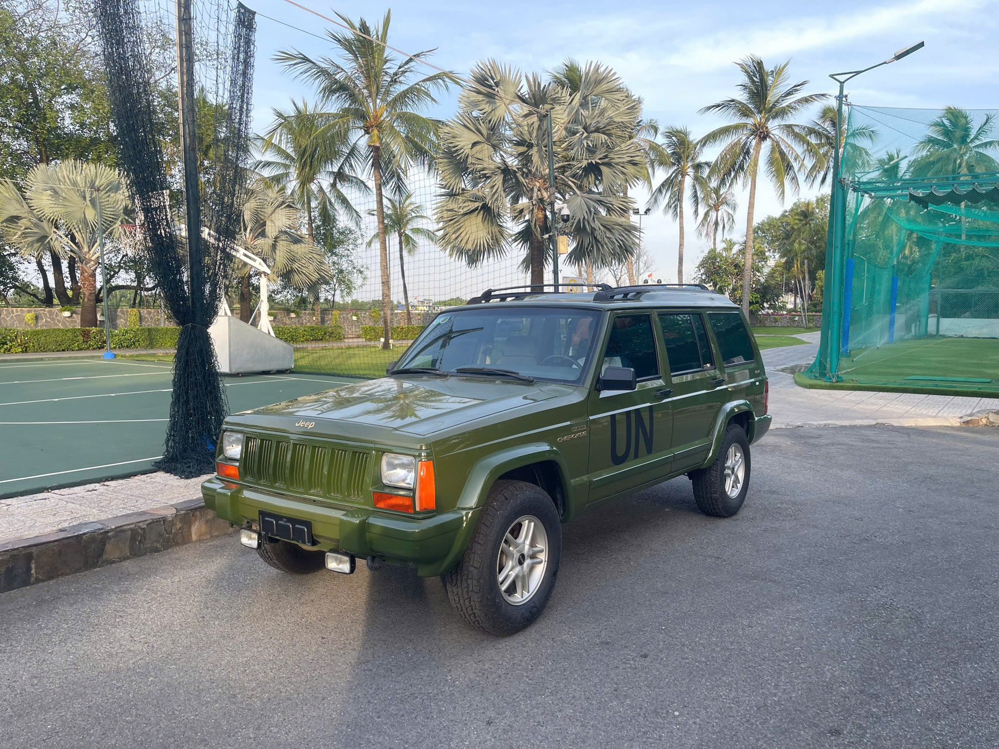 Ông Đặng Lê Nguyên Vũ lại có thêm 'hàng độc': SUV địa hình Jeep Cherokee gần 25 năm tuổi chỉ mới đi hơn 1.600km- Ảnh 1. Ông Đặng Lê Nguyên Vũ lại có thêm 'hàng độc': SUV địa hình Jeep Cherokee gần 25 năm tuổi chỉ mới đi hơn 1.600km- Ảnh 1.