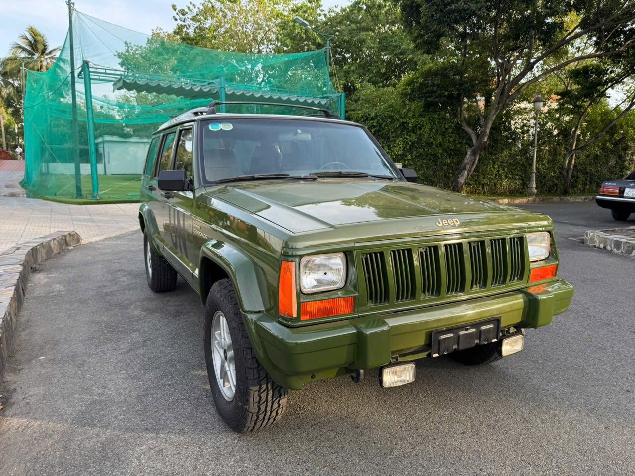 Ông Đặng Lê Nguyên Vũ lại có thêm 'hàng độc': SUV địa hình Jeep Cherokee gần 25 năm tuổi chỉ mới đi hơn 1.600km- Ảnh 2. Ông Đặng Lê Nguyên Vũ lại có thêm 'hàng độc': SUV địa hình Jeep Cherokee gần 25 năm tuổi chỉ mới đi hơn 1.600km- Ảnh 2.