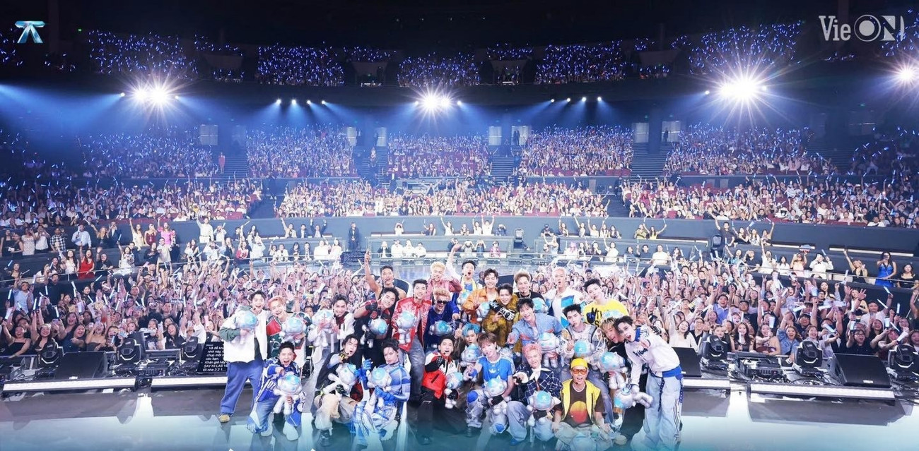Concert Anh trai tại Mỹ bán vé đắt hơn BLACKPINK vẫn kín chỗ cả 2 đêm: Hàng vạn khán giả đổ xô “săn” vé, có người bay từ Việt Nam sang- Ảnh 1.