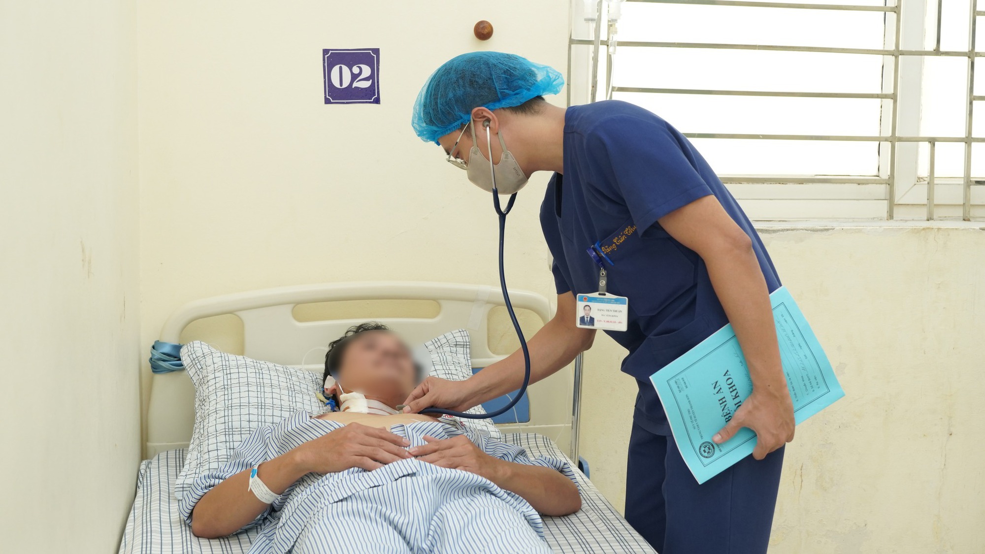 Bị kiến cắn, người đàn ông sốc phản vệ nặng- Ảnh 1. Bị kiến cắn, người đàn ông sốc phản vệ nặng- Ảnh 1.