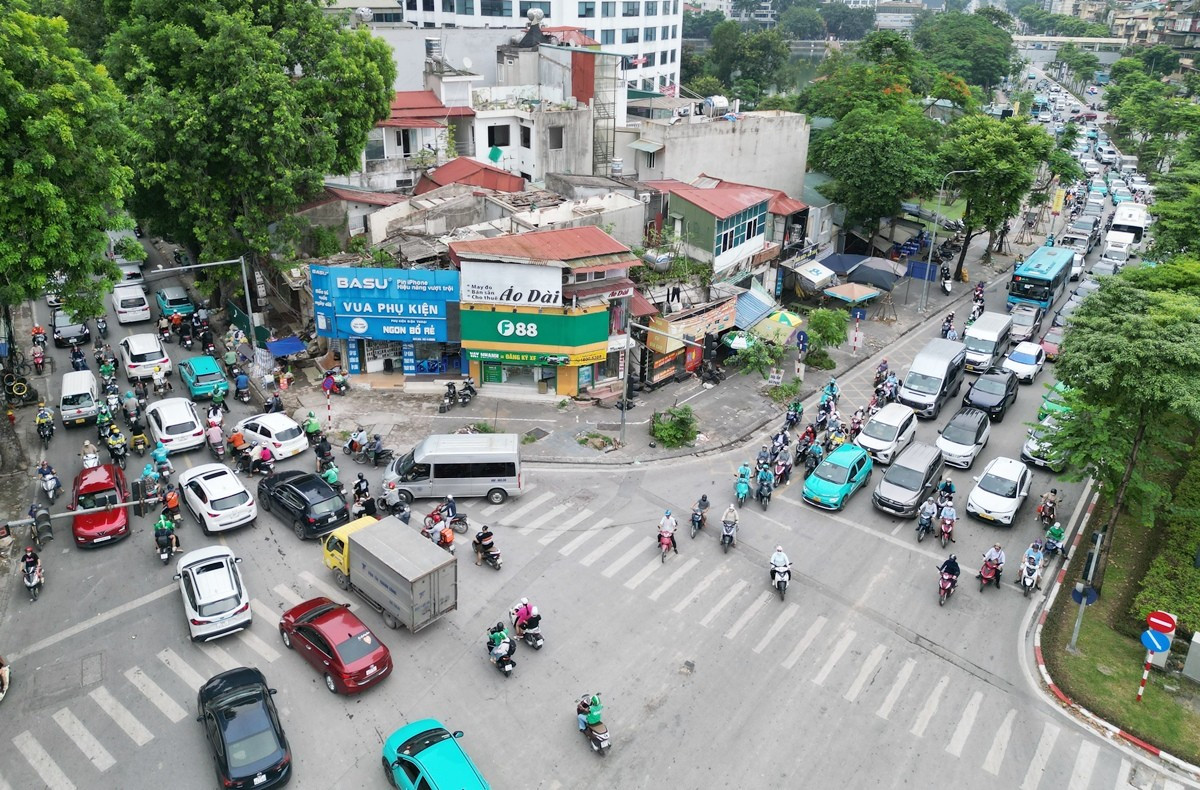 Cận cảnh các nút giao được xác định là 'cửa' kiểm soát xe máy xăng tại Hà Nội- Ảnh 4.