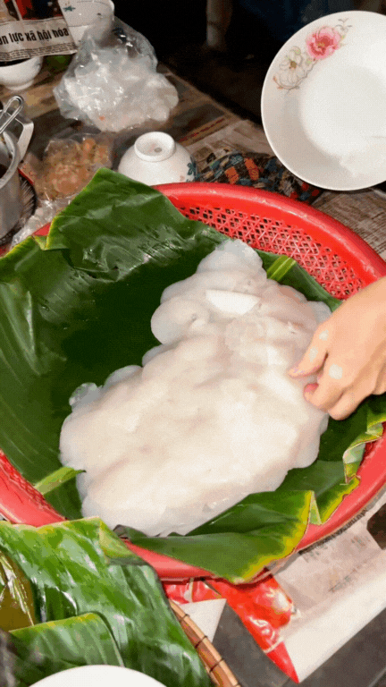 Quán bánh ướt 35 năm tuổi bên ngoài nhìn xập xệ nhưng lại ngon và rẻ không đâu bằng, đi Huế mấy lần mới biết- Ảnh 21. Quán bánh ướt 35 năm tuổi bên ngoài nhìn xập xệ nhưng lại ngon và rẻ không đâu bằng, đi Huế mấy lần mới biết- Ảnh 21.