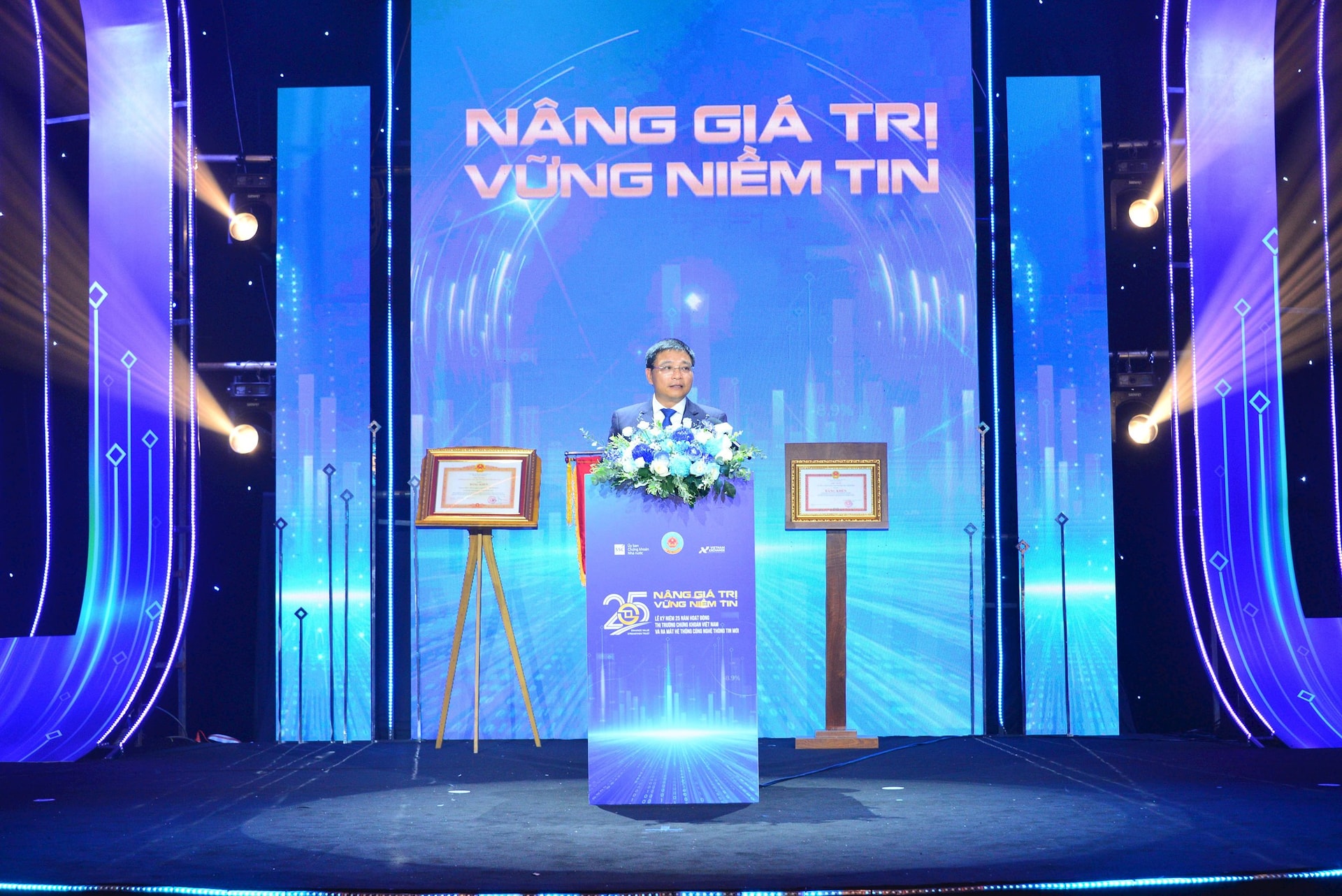 Bộ trưởng Nguyễn Văn Thắng nêu 5 nhiệm vụ trọng tâm của ngành chứng khoán, tin tưởng thị trường sớm được nâng hạng- Ảnh 2.
