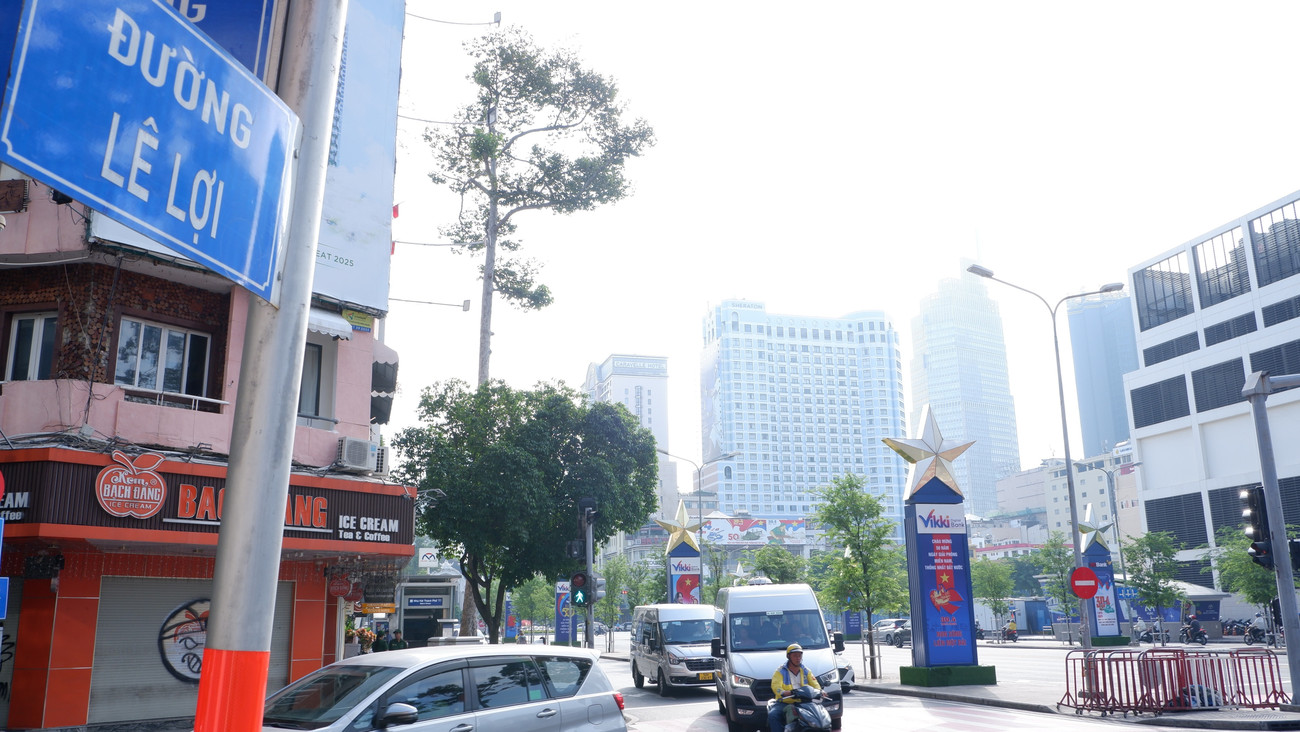 Hạn chế lưu thông trên đường Lê Lợi, phường Sài Gòn- Ảnh 1. Hạn chế lưu thông trên đường Lê Lợi, phường Sài Gòn- Ảnh 1.