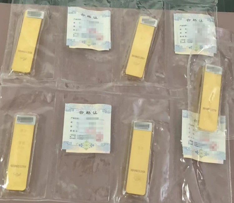 Thấy mẹ già hơn 70 tuổi dùng lương hưu mua online 2kg vàng thỏi định giao cho “cán bộ ngân hàng” giữ hộ, con trai lập tức báo công an- Ảnh 1.