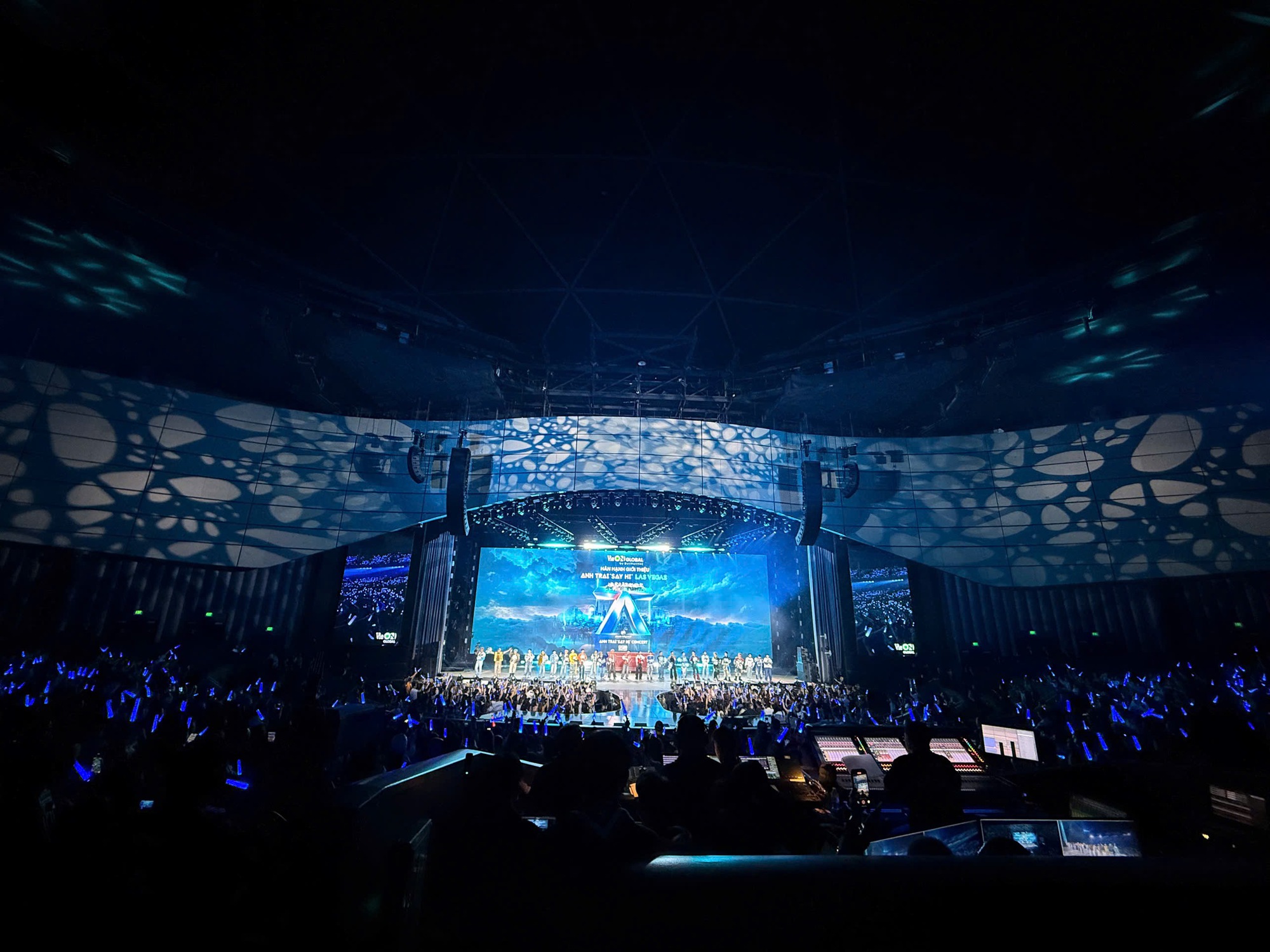 “Ông lớn giải trí” DatVietVAC “chơi lớn” tổ chức concert mang tầm quốc tế tại Mỹ, HIEUTHUHAI: “Tự hào được hát các ca khúc Việt”- Ảnh 2.