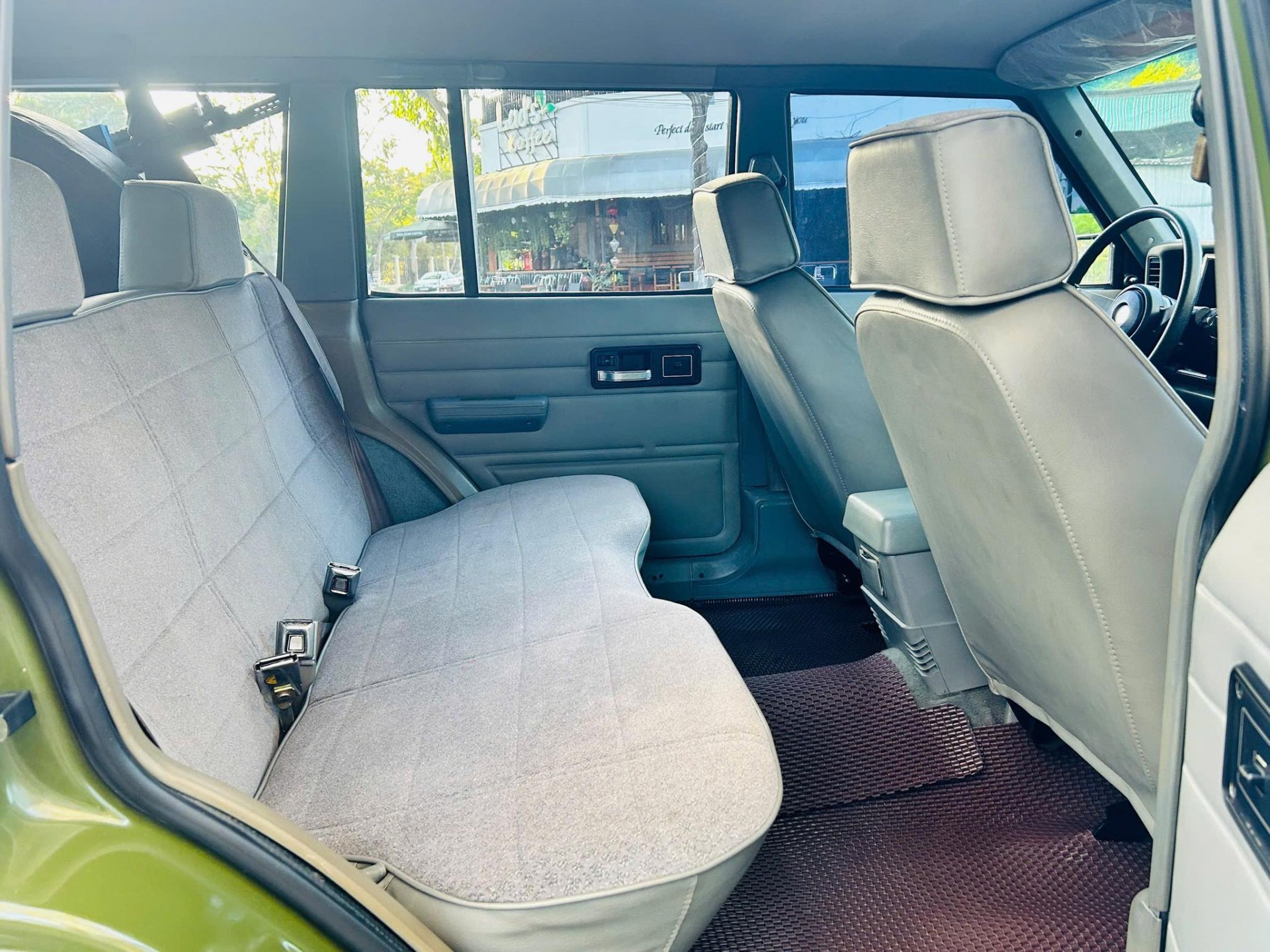 Ông Đặng Lê Nguyên Vũ lại có thêm 'hàng độc': SUV địa hình Jeep Cherokee gần 25 năm tuổi chỉ mới đi hơn 1.600km- Ảnh 6. Ông Đặng Lê Nguyên Vũ lại có thêm 'hàng độc': SUV địa hình Jeep Cherokee gần 25 năm tuổi chỉ mới đi hơn 1.600km- Ảnh 6.