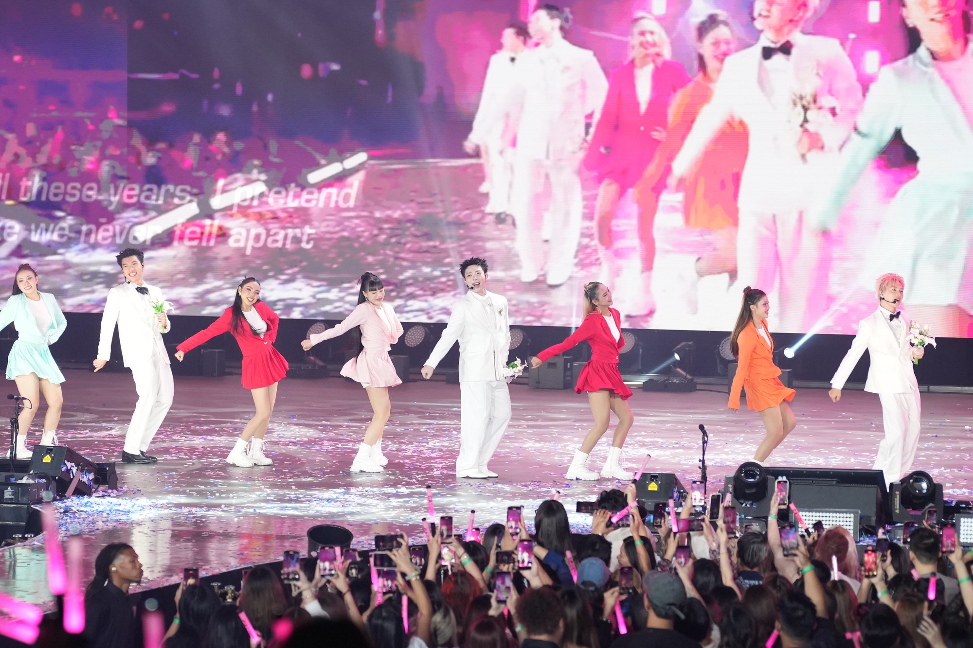 “Ông lớn giải trí” DatVietVAC “chơi lớn” tổ chức concert mang tầm quốc tế tại Mỹ, HIEUTHUHAI: “Tự hào được hát các ca khúc Việt”- Ảnh 3.