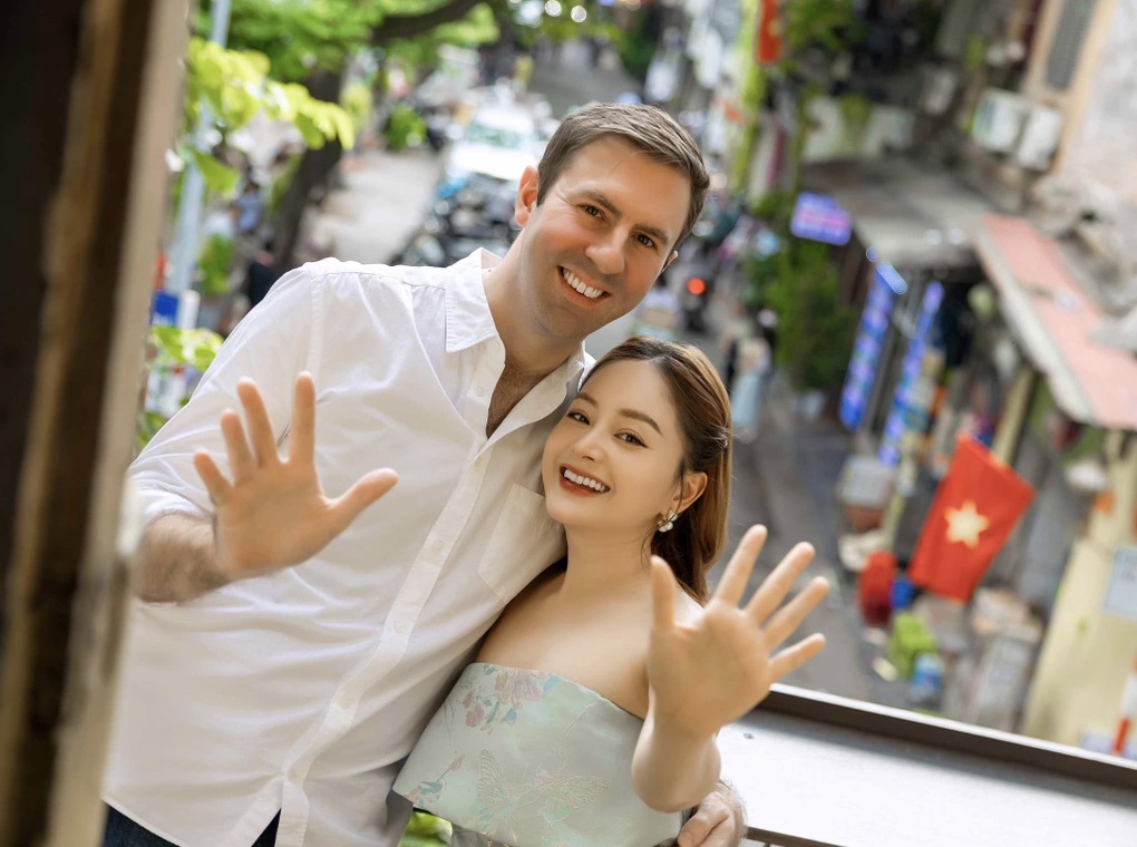 Lan Phương nộp đơn ly hôn chồng Tây: "Tôi nhận ra mọi thứ, cảm giác ấy nghĩ lại vẫn rùng mình"- Ảnh 2. Lan Phương nộp đơn ly hôn chồng Tây: "Tôi nhận ra mọi thứ, cảm giác ấy nghĩ lại vẫn rùng mình"- Ảnh 2.