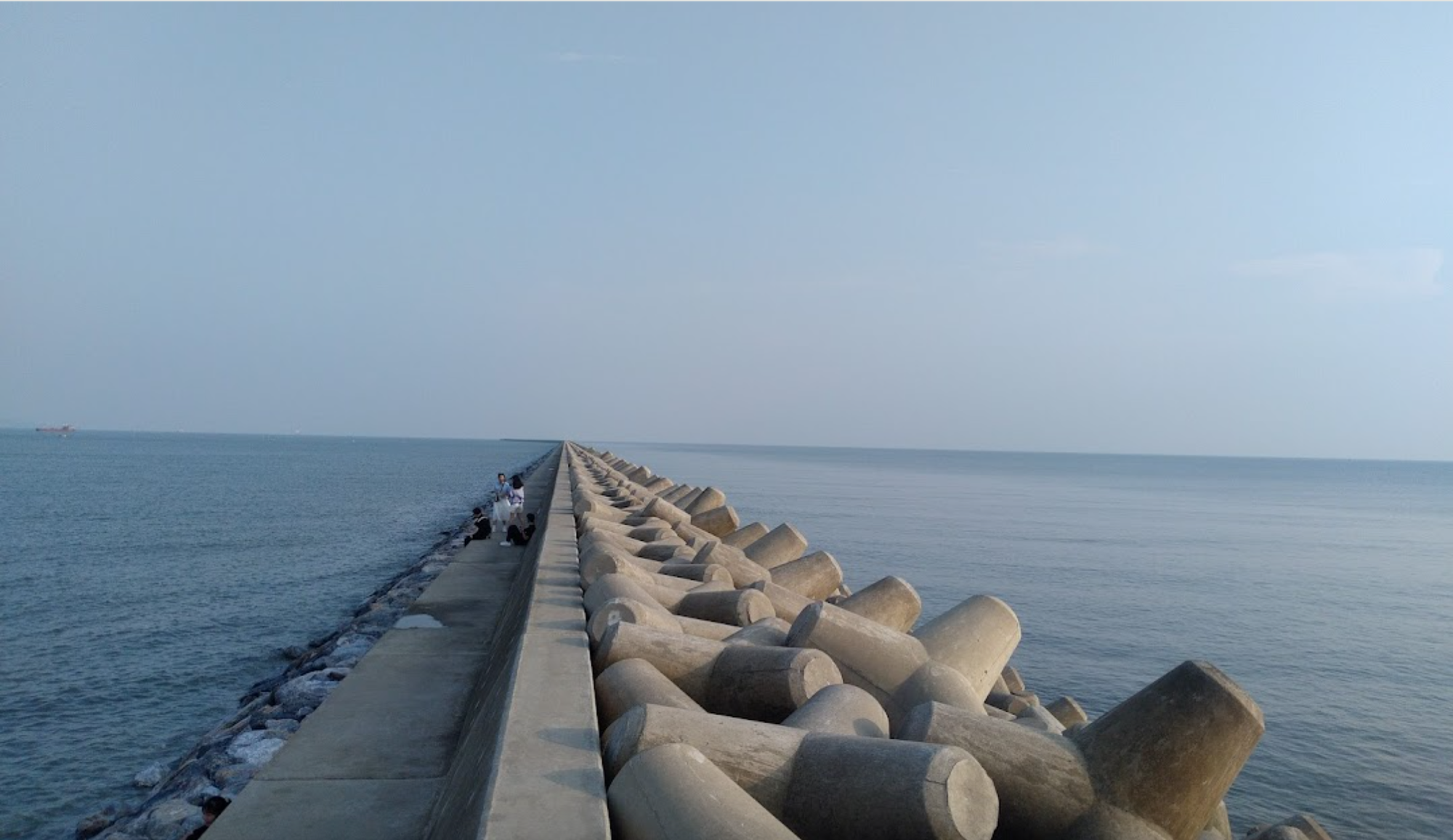 Hòn đảo ngay miền Bắc không cần đi tàu, từ Hà Nội lái xe 3 tiếng là tới: Có "con đường giữa biển" đẹp xuất sắc- Ảnh 3.