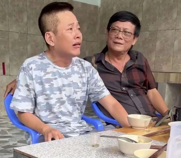 Nam nghệ sĩ là con trai “Hoàng đế đĩa nhựa Việt Nam”: Tuổi 60 tập vật lý trị liệu, châm cứu mỗi ngày- Ảnh 4.