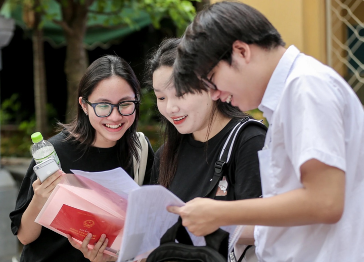 Ngành nào lấy điểm sàn xét tuyển đại học cao nhất 2025?- Ảnh 1.