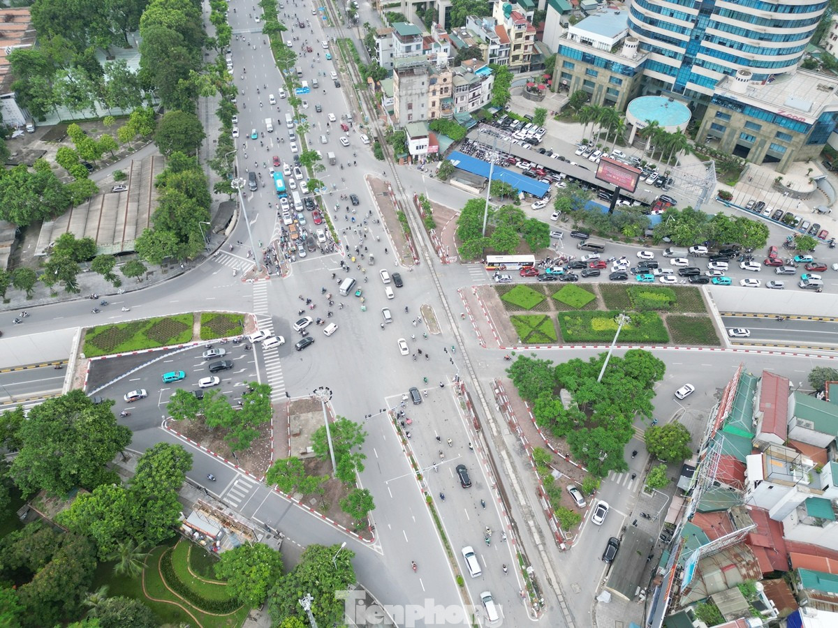 Cận cảnh các nút giao được xác định là 'cửa' kiểm soát xe máy xăng tại Hà Nội- Ảnh 1.