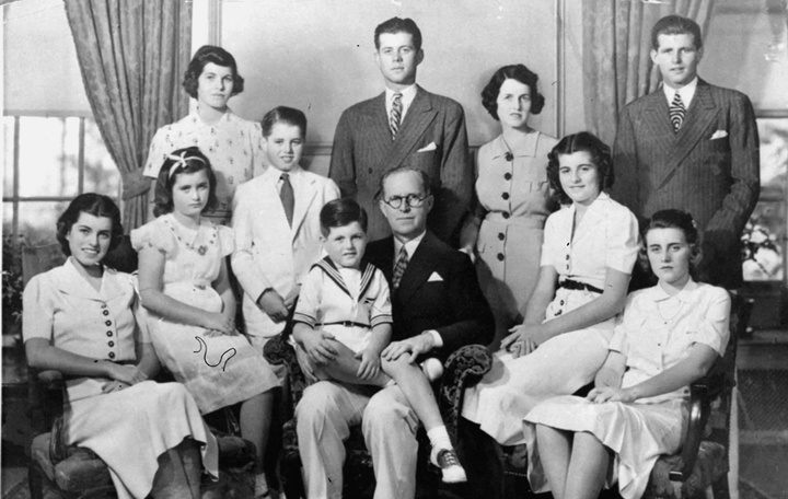 Lời nguyền gia tộc Kennedy: Hào quang và nước mắt kéo dài nhiều thế hệ- Ảnh 1. Lời nguyền gia tộc Kennedy: Hào quang và nước mắt kéo dài nhiều thế hệ- Ảnh 1.