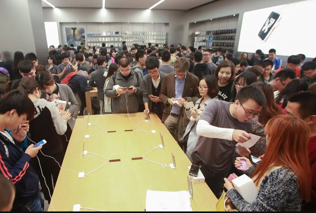 Chưa từng thấy: Apple đóng cửa hàng outlet đầu tiên tại Trung Quốc vì iPhone khó bán- Ảnh 3.