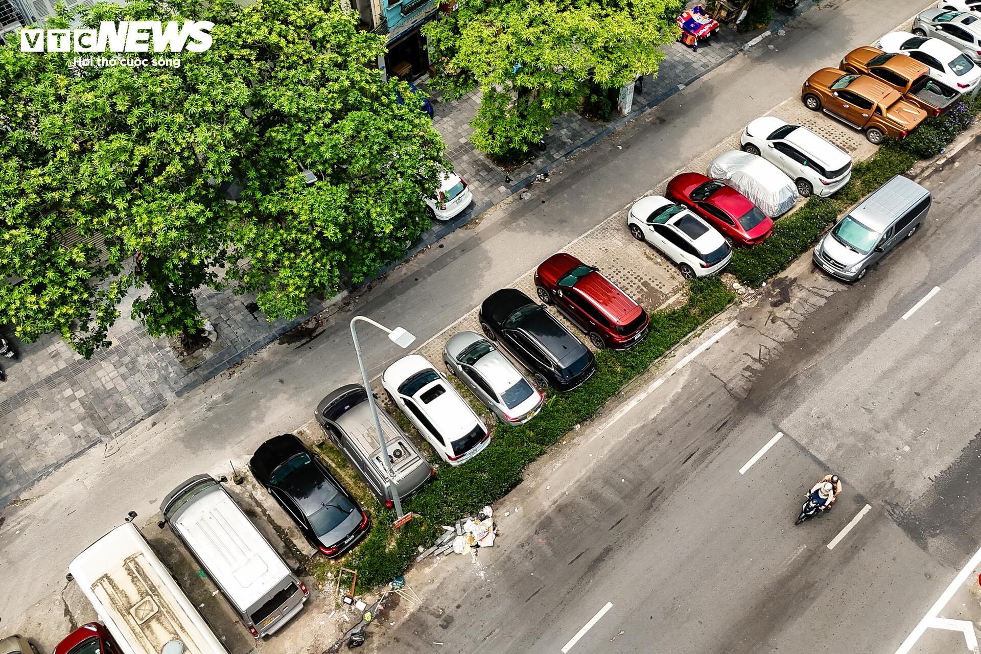 Hiện trạng 4 vị trí dự kiến làm bãi đỗ, trạm sạc xe điện ở Hà Nội- Ảnh 13. Hiện trạng 4 vị trí dự kiến làm bãi đỗ, trạm sạc xe điện ở Hà Nội- Ảnh 13.