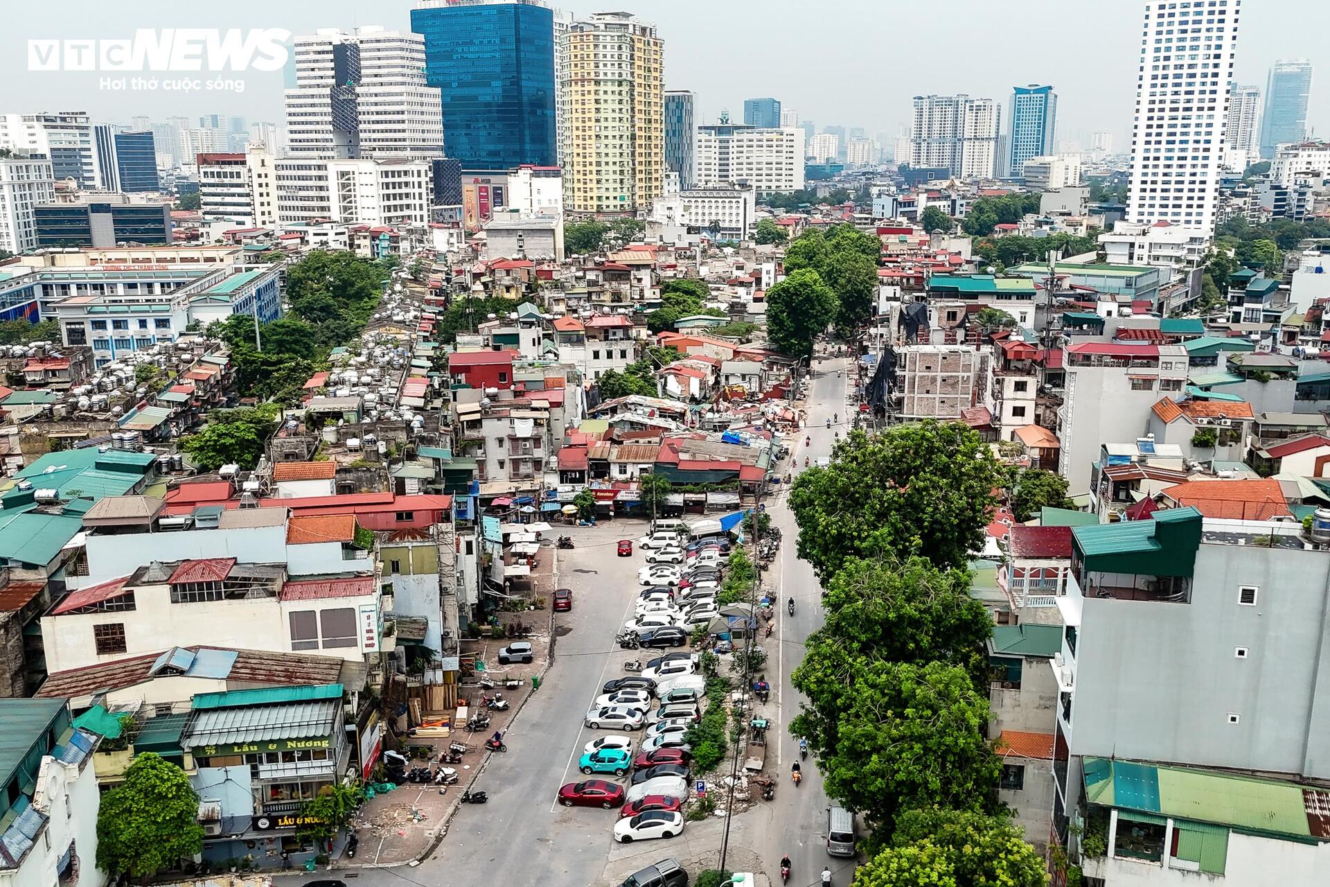 Hiện trạng 4 vị trí dự kiến làm bãi đỗ, trạm sạc xe điện ở Hà Nội- Ảnh 6. Hiện trạng 4 vị trí dự kiến làm bãi đỗ, trạm sạc xe điện ở Hà Nội- Ảnh 6.