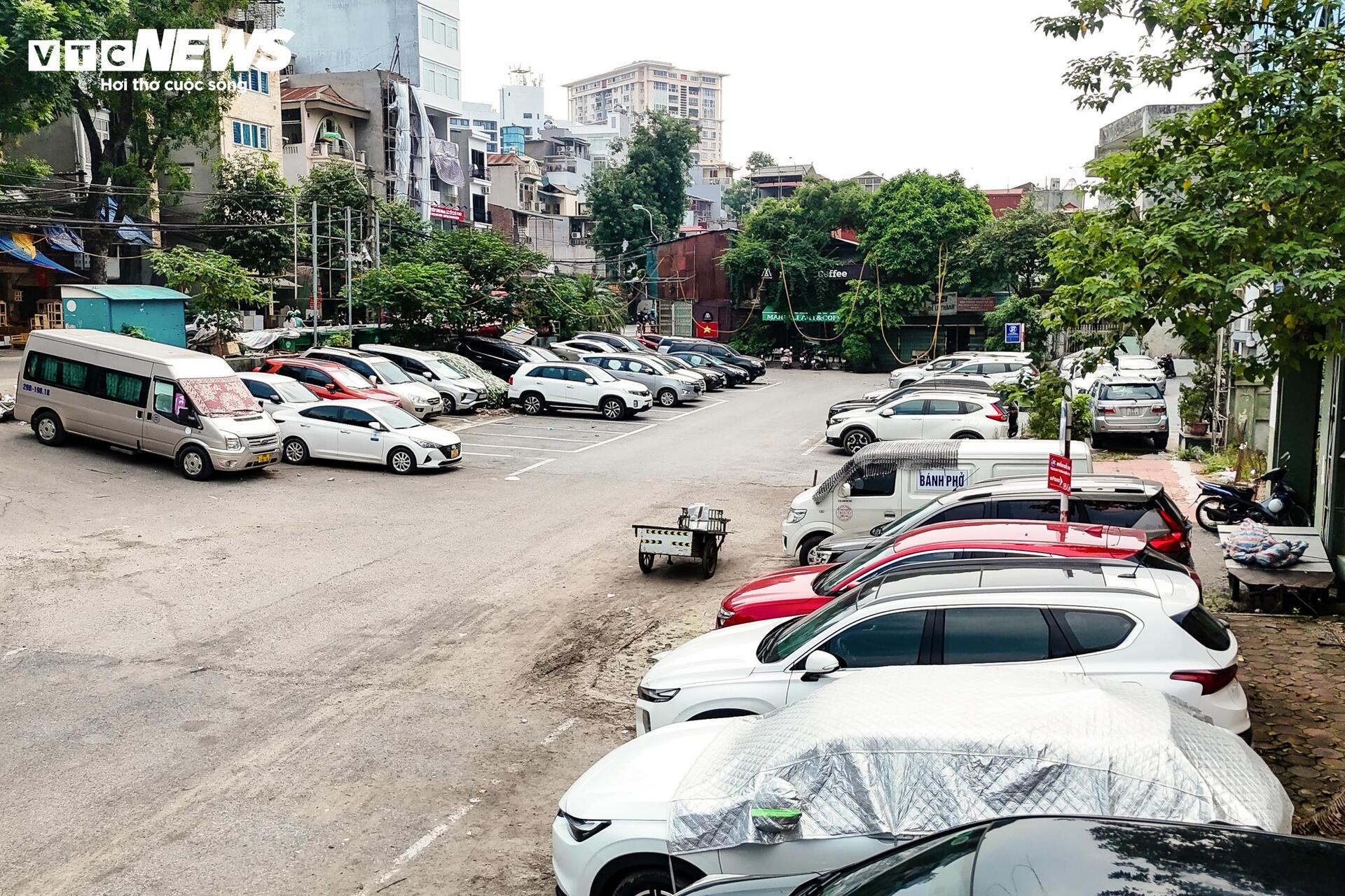 Hiện trạng 4 vị trí dự kiến làm bãi đỗ, trạm sạc xe điện ở Hà Nội- Ảnh 7. Hiện trạng 4 vị trí dự kiến làm bãi đỗ, trạm sạc xe điện ở Hà Nội- Ảnh 7.