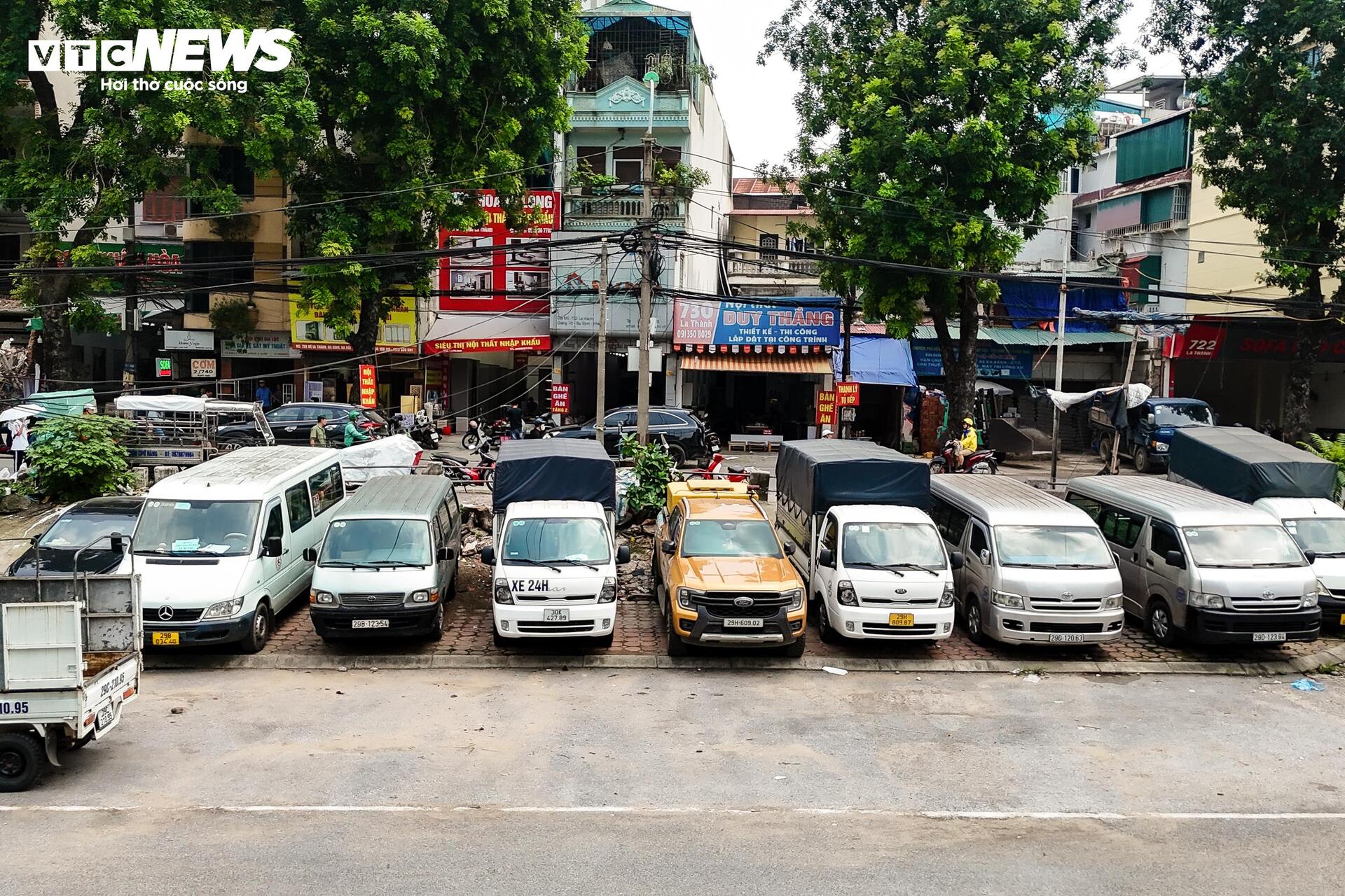Hiện trạng 4 vị trí dự kiến làm bãi đỗ, trạm sạc xe điện ở Hà Nội- Ảnh 8. Hiện trạng 4 vị trí dự kiến làm bãi đỗ, trạm sạc xe điện ở Hà Nội- Ảnh 8.