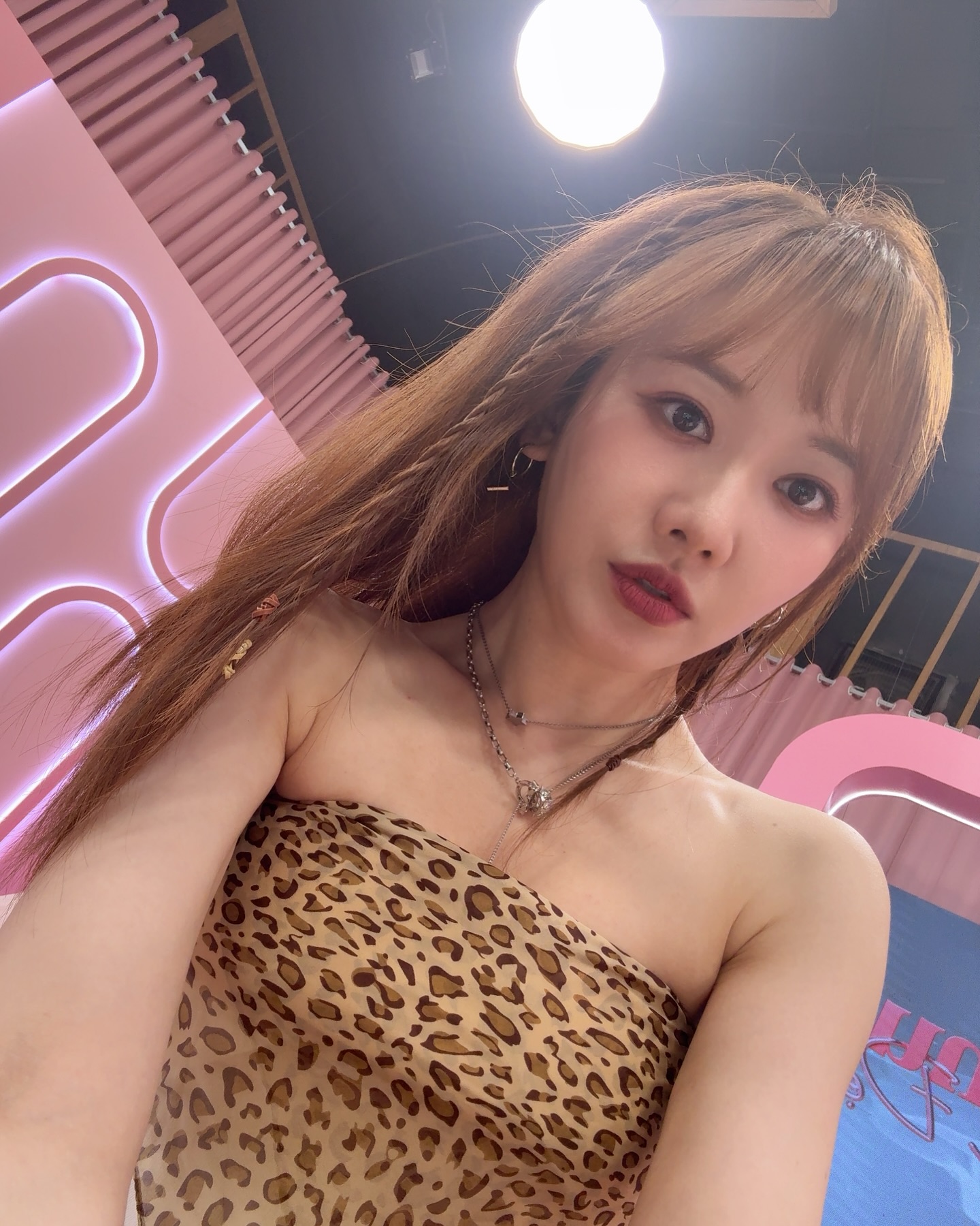 Hari Won nổi loạn ở tuổi 40- Ảnh 3. Hari Won nổi loạn ở tuổi 40- Ảnh 3.
