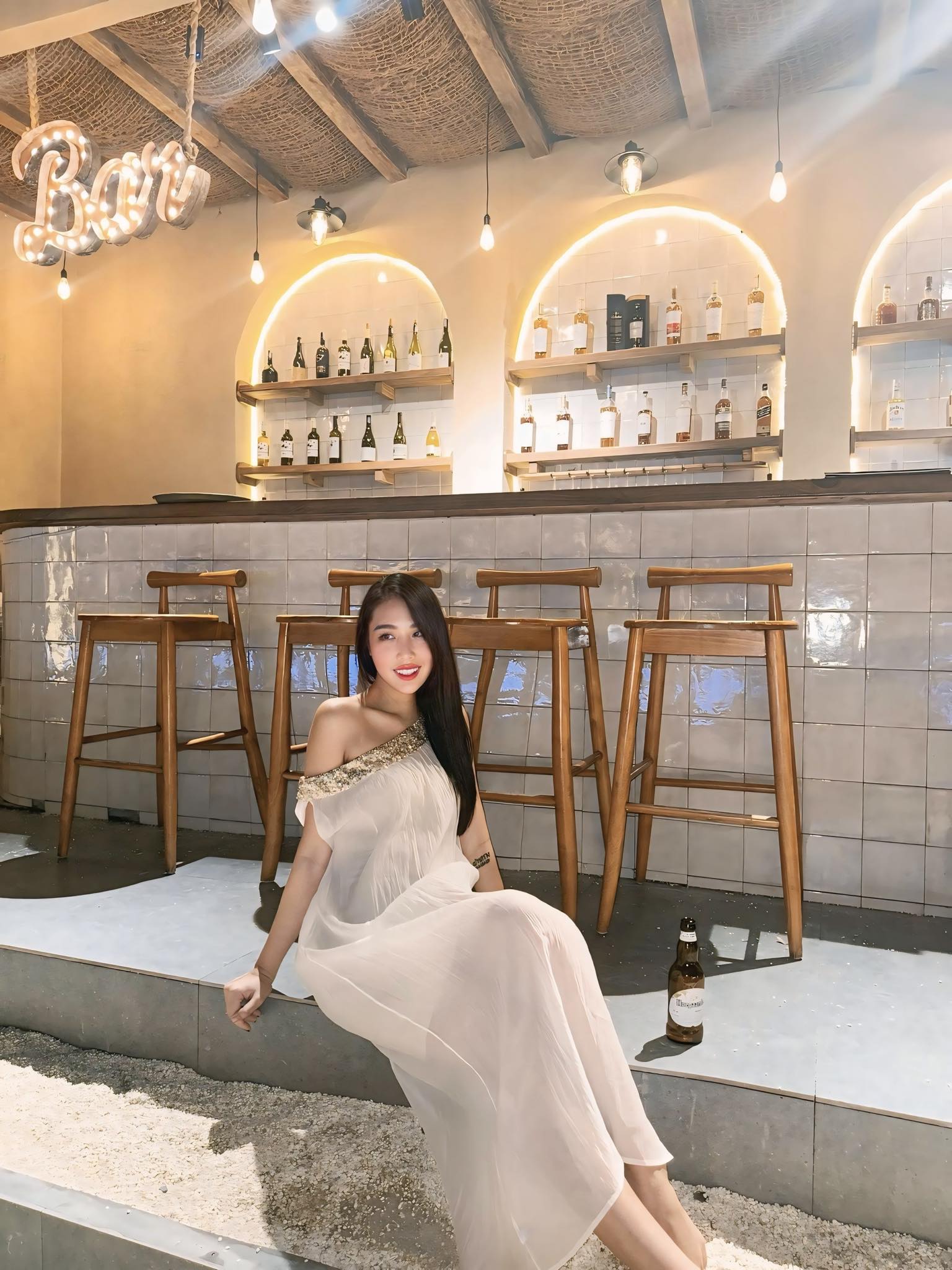 Nhan sắc mẹ đơn thân được nam nghệ sĩ đình đám 66 tuổi yêu say đắm, thưởng tiền lớn- Ảnh 4. Nhan sắc mẹ đơn thân được nam nghệ sĩ đình đám 66 tuổi yêu say đắm, thưởng tiền lớn- Ảnh 4.
