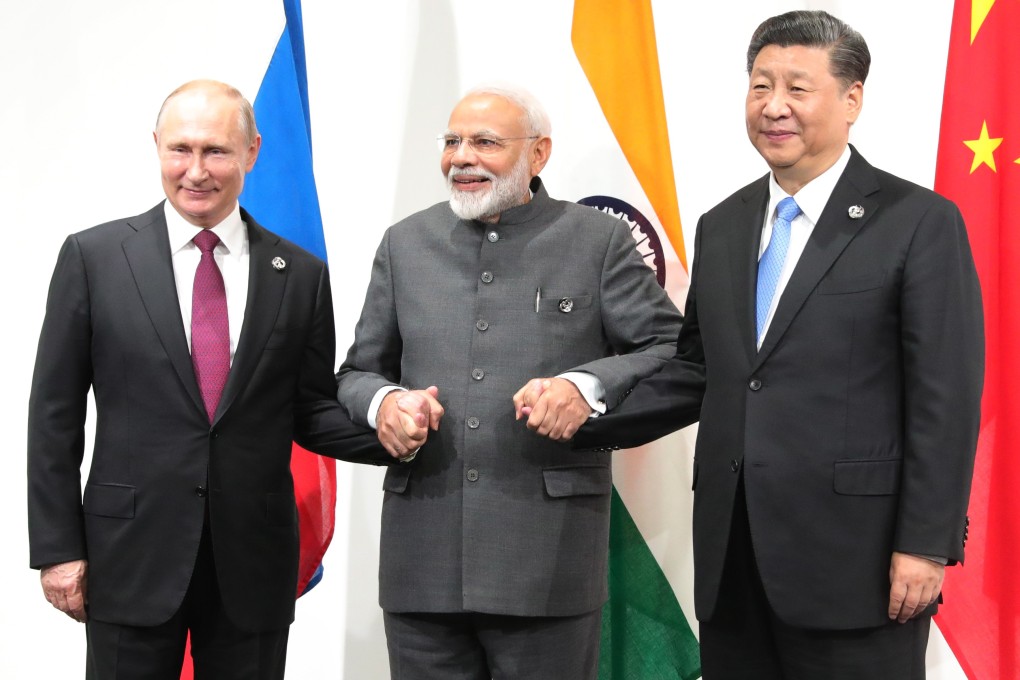 Ông Trump "cứng rắn" với Nga: Cơ hội hòa bình Ukraine hay bất ổn cho kinh tế thế giới?- Ảnh 2. Ông Trump "cứng rắn" với Nga: Cơ hội hòa bình Ukraine hay bất ổn cho kinh tế thế giới?- Ảnh 2.