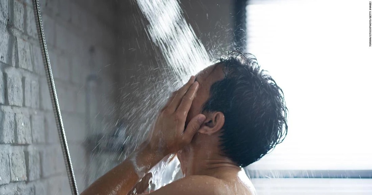 Trời nắng nóng gay gắt, đừng mắc phải 3 sai lầm này kẻo có thể đột tử bất kỳ lúc nào- Ảnh 2. Trời nắng nóng gay gắt, đừng mắc phải 3 sai lầm này kẻo có thể đột tử bất kỳ lúc nào- Ảnh 2.