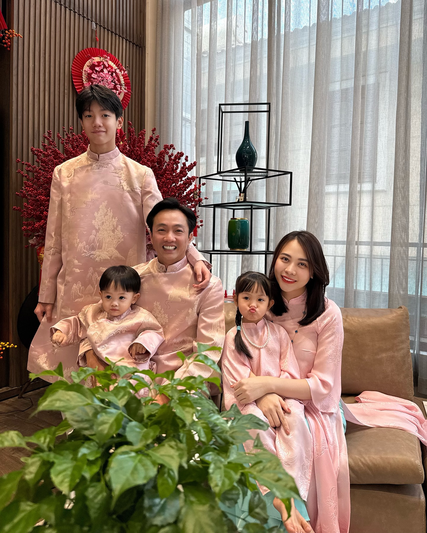 Người đẹp Vbiz làm dâu “gia tộc phố núi” giàu sang: Sống nhẹ nhàng, kín tiếng để vun vén tổ ấm, khéo nhất là cách cư xử với con riêng của chồng- Ảnh 7.