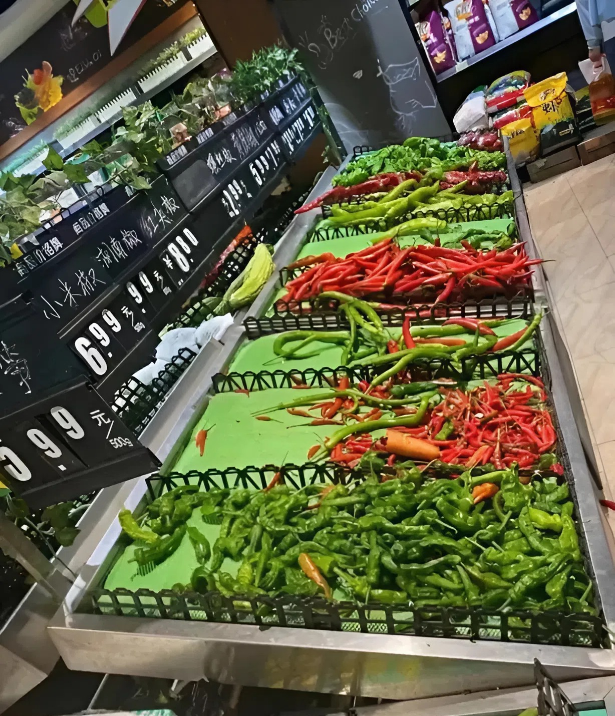 Người Trung Quốc quay lưng với 1 loại quả trong siêu thị, nhiều người giật mình vì Người Trung Quốc quay lưng với 1 loại quả trong siêu thị, nhiều người giật mình vì