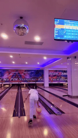 Mẹ Doãn Hải My diện đẹp thảnh thơi chơi bowling cùng các con, mẹ Văn Hậu lặng lẽ trông cháu gây chú ý- Ảnh 3. Mẹ Doãn Hải My diện đẹp thảnh thơi chơi bowling cùng các con, mẹ Văn Hậu lặng lẽ trông cháu gây chú ý- Ảnh 3.