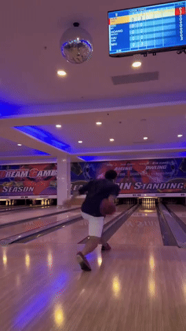 Mẹ Doãn Hải My diện đẹp thảnh thơi chơi bowling cùng các con, mẹ Văn Hậu lặng lẽ trông cháu gây chú ý- Ảnh 4. Mẹ Doãn Hải My diện đẹp thảnh thơi chơi bowling cùng các con, mẹ Văn Hậu lặng lẽ trông cháu gây chú ý- Ảnh 4.