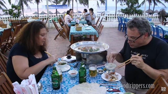 Khách Tây nhận xét Việt Nam có một món mà đi đâu cũng thấy, ăn thì ngon miễn bàn mà giá lại còn mềm- Ảnh 1. Khách Tây nhận xét Việt Nam có một món mà đi đâu cũng thấy, ăn thì ngon miễn bàn mà giá lại còn mềm- Ảnh 1.
