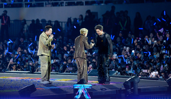 Chuyện gì đã xảy ra khiến Trấn Thành không xuất hiện trong 2 đêm concert Anh Trai Say Hi ở Mỹ?- Ảnh 4. Chuyện gì đã xảy ra khiến Trấn Thành không xuất hiện trong 2 đêm concert Anh Trai Say Hi ở Mỹ?- Ảnh 4.