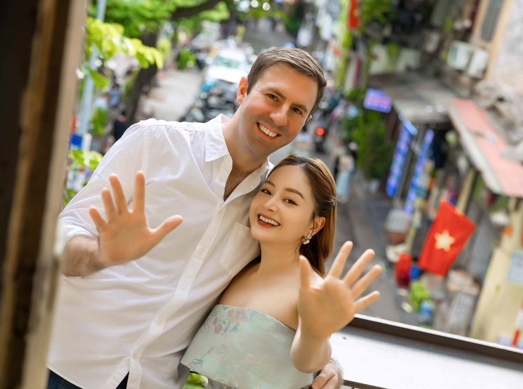 Lan Phương lần đầu lộ diện hậu nộp đơn ly hôn chồng Tây, soi thần sắc mới đáng bàn- Ảnh 2. Lan Phương lần đầu lộ diện hậu nộp đơn ly hôn chồng Tây, soi thần sắc mới đáng bàn- Ảnh 2.