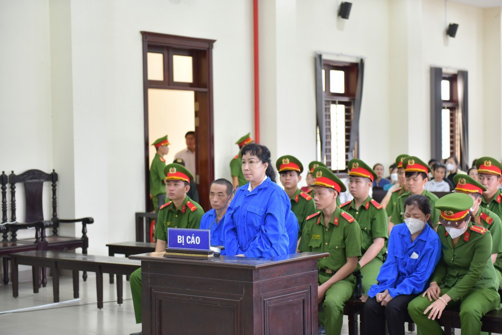 Gần 1.000 người 'sập bẫy' chủ doanh nghiệp bất động sản học hết lớp 3- Ảnh 1. Gần 1.000 người 'sập bẫy' chủ doanh nghiệp bất động sản học hết lớp 3- Ảnh 1.