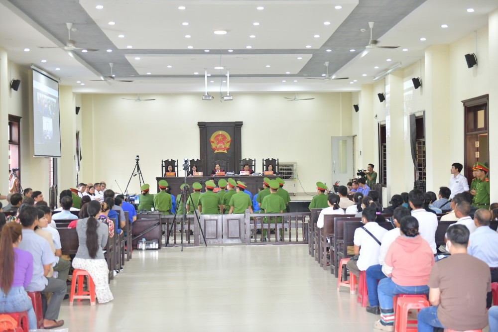 Gần 1.000 người 'sập bẫy' chủ doanh nghiệp bất động sản học hết lớp 3- Ảnh 2. Gần 1.000 người 'sập bẫy' chủ doanh nghiệp bất động sản học hết lớp 3- Ảnh 2.