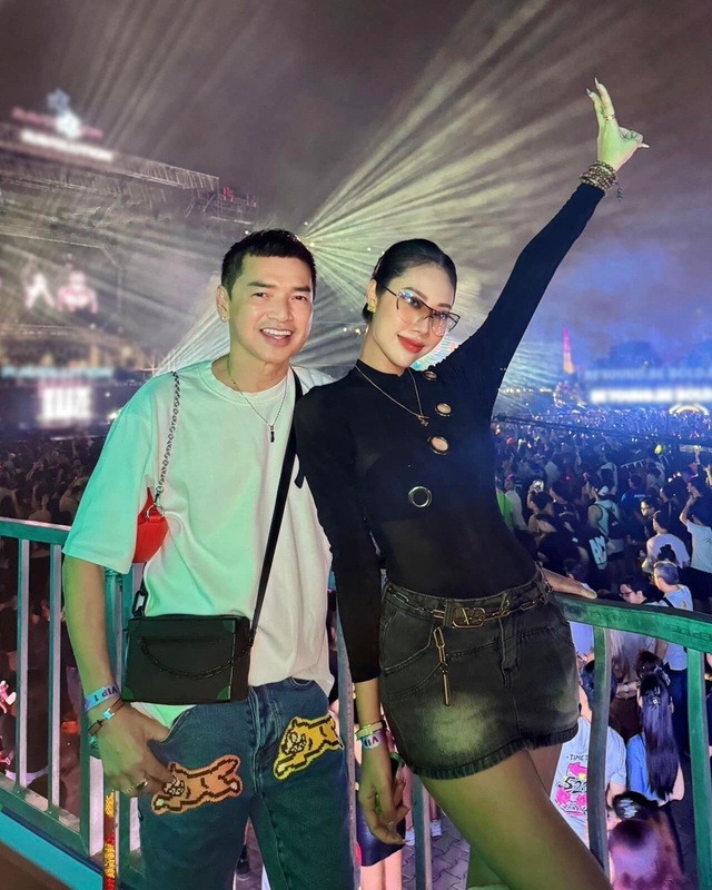 Vợ 2 kém 37 tuổi của Quang Minh: "Chồng thưởng tiền lớn cho tôi"- Ảnh 1. Vợ 2 kém 37 tuổi của Quang Minh: "Chồng thưởng tiền lớn cho tôi"- Ảnh 1.