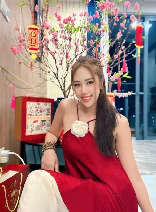 Vợ 2 kém 37 tuổi của Quang Minh: "Chồng thưởng tiền lớn cho tôi"- Ảnh 2. Vợ 2 kém 37 tuổi của Quang Minh: "Chồng thưởng tiền lớn cho tôi"- Ảnh 2.