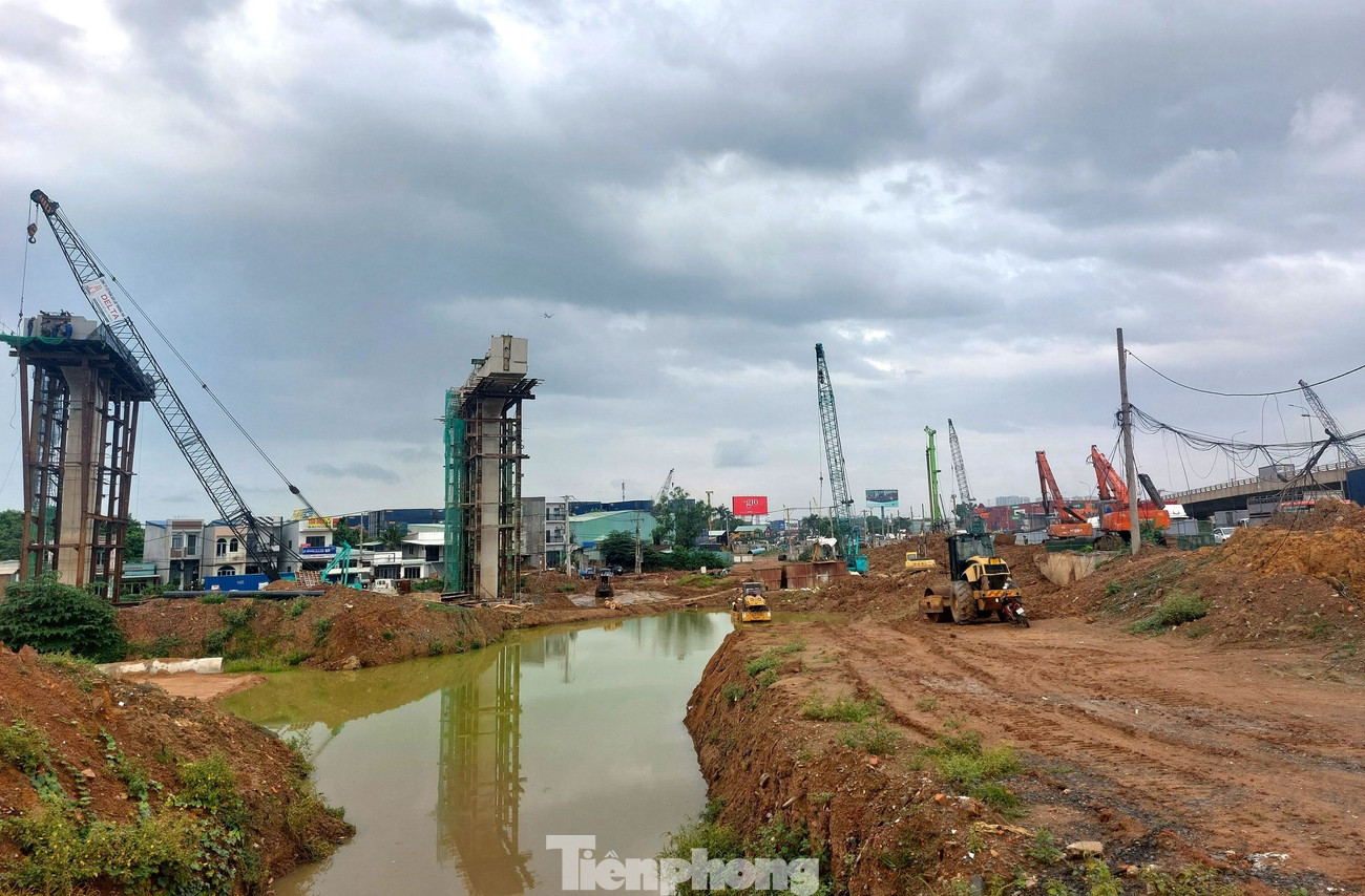 Cận cảnh công trình cầu vượt nút giao phức tạp nhất tuyến Vành đai 3 TPHCM- Ảnh 2. Cận cảnh công trình cầu vượt nút giao phức tạp nhất tuyến Vành đai 3 TPHCM- Ảnh 2.