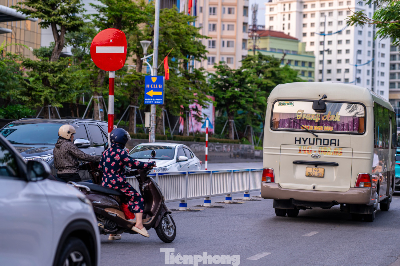 Kỳ lạ dựng hàng rào sắt giữa đường để làm dải phân cách ở Quảng Ninh- Ảnh 20.