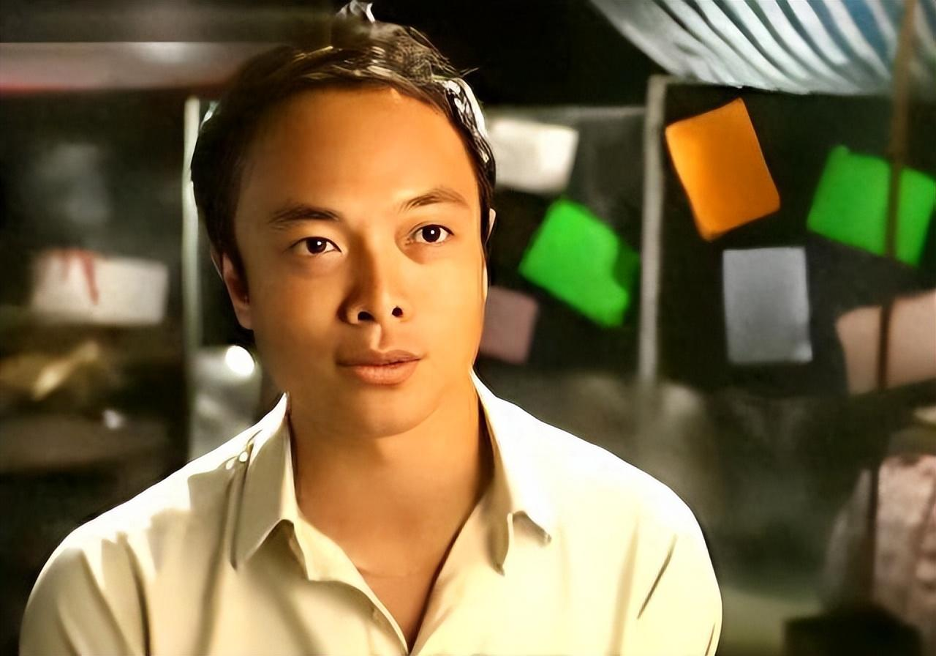 Thiếu gia tuyên bố “thông minh như tôi không lo nghèo”, hôm sau vô gia cư, làm shipper mới nghẹn ngào khóc: “Kiếm 300.000 đồng khó quá”- Ảnh 1. Thiếu gia tuyên bố “thông minh như tôi không lo nghèo”, hôm sau vô gia cư, làm shipper mới nghẹn ngào khóc: “Kiếm 300.000 đồng khó quá”- Ảnh 1.