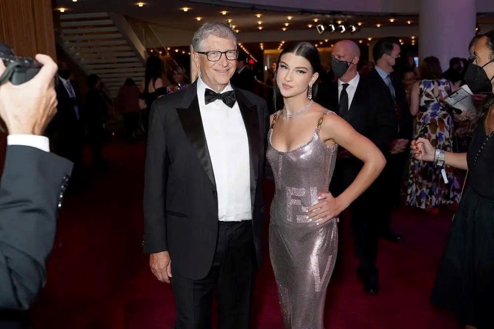 Từng bỏ học Harvard để thành lập Microsoft, vì sao Bill Gates không cho con gái nghỉ học để khởi nghiệp ứng dụng công nghệ của riêng mình?- Ảnh 1. Từng bỏ học Harvard để thành lập Microsoft, vì sao Bill Gates không cho con gái nghỉ học để khởi nghiệp ứng dụng công nghệ của riêng mình?- Ảnh 1.