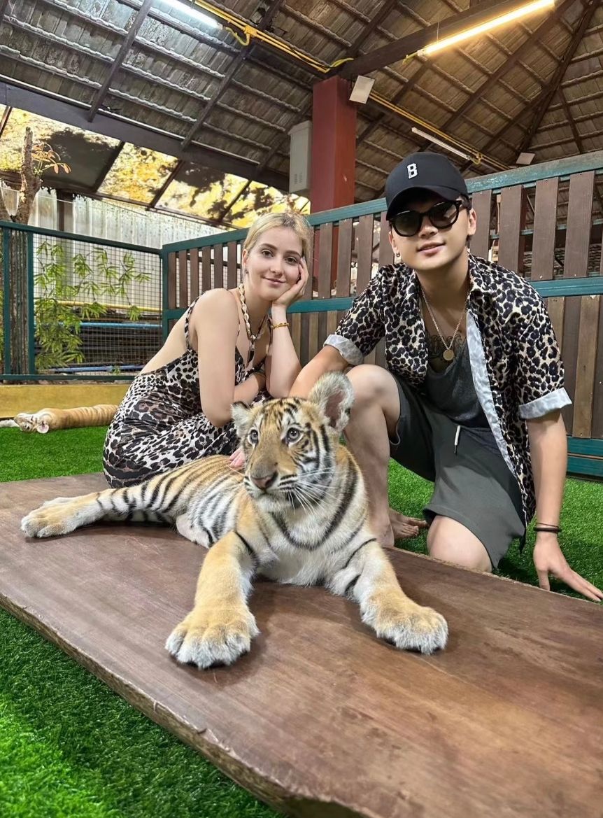 Thiếu gia lận đận tình duyên "vớ" ngay vợ đẹp không đòi sính lễ, cưới về nhà chồng "ngã ngửa" với nàng dâu ngoại quốc- Ảnh 4. Thiếu gia lận đận tình duyên "vớ" ngay vợ đẹp không đòi sính lễ, cưới về nhà chồng "ngã ngửa" với nàng dâu ngoại quốc- Ảnh 4.