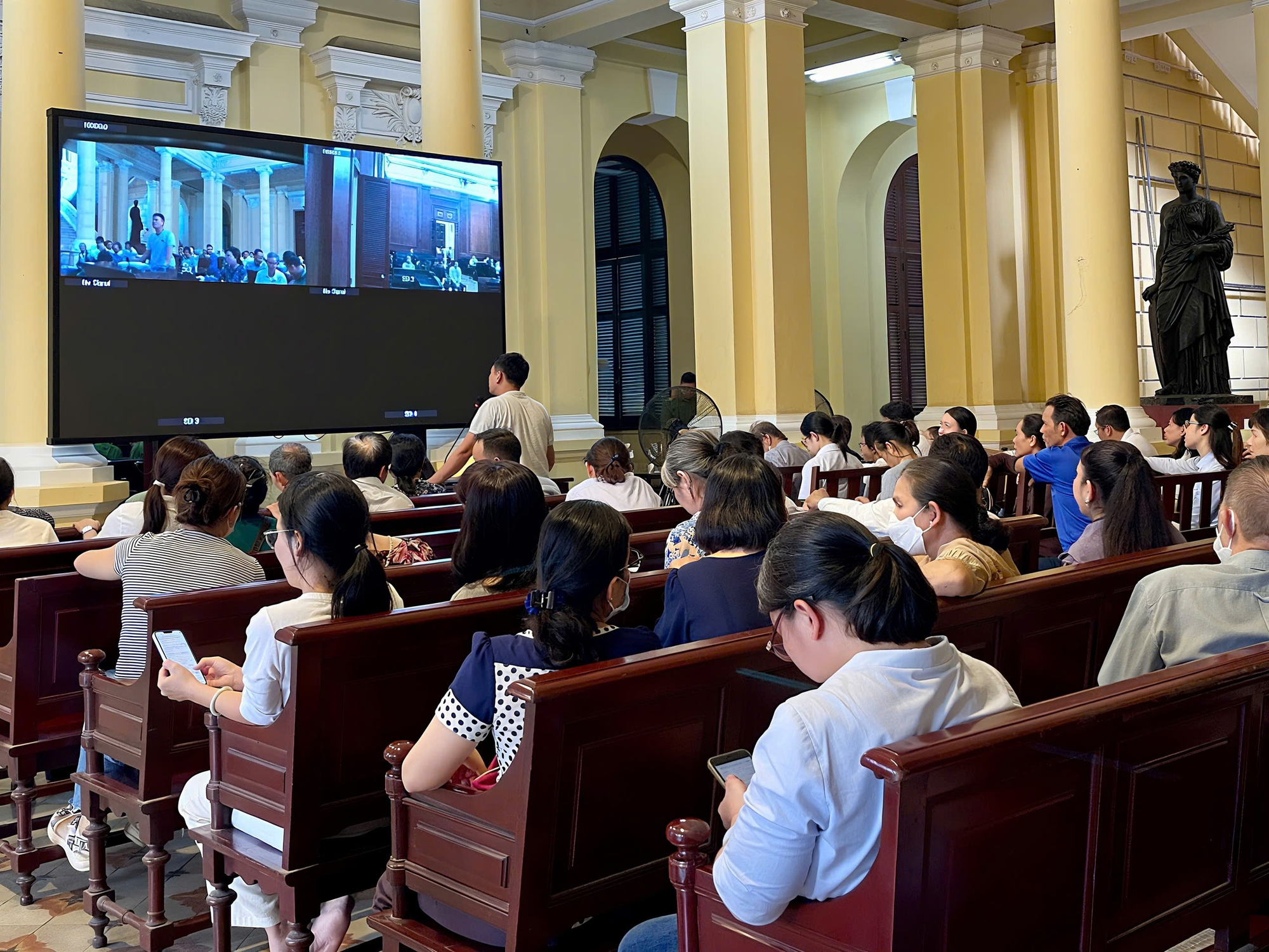 Vẽ loạt dự án, chiếm đoạt hàng trăm tỉ đồng- Ảnh 1.