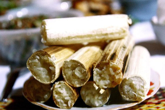 Khách Tây thử món cơm đặc sản của người vùng núi Việt Nam, nhận xét: "Nó ngon tuyệt!"- Ảnh 3.