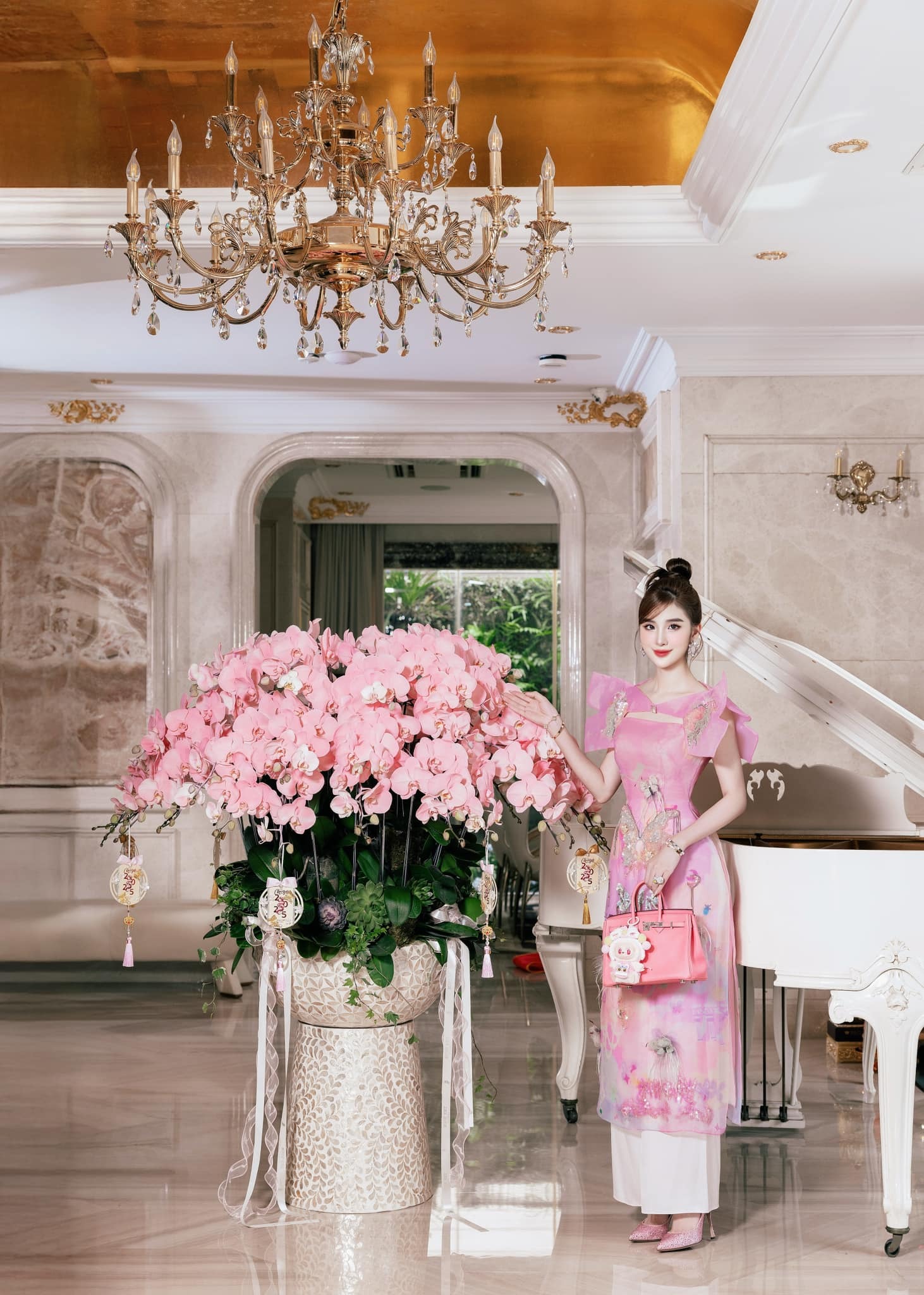 "Phú bà" chủ nhân món khúc bạch vải: Nhan sắc chim sa cá lặn, cuộc sống kín tiếng chuẩn thượng lưu- Ảnh 11.