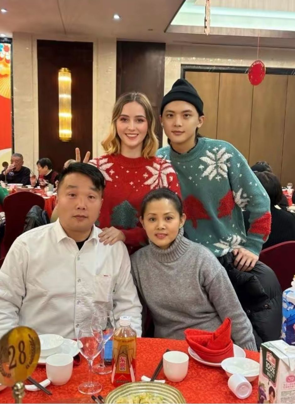 Thiếu gia lận đận tình duyên "vớ" ngay vợ đẹp không đòi sính lễ, cưới về nhà chồng "ngã ngửa" với nàng dâu ngoại quốc- Ảnh 6. Thiếu gia lận đận tình duyên "vớ" ngay vợ đẹp không đòi sính lễ, cưới về nhà chồng "ngã ngửa" với nàng dâu ngoại quốc- Ảnh 6.