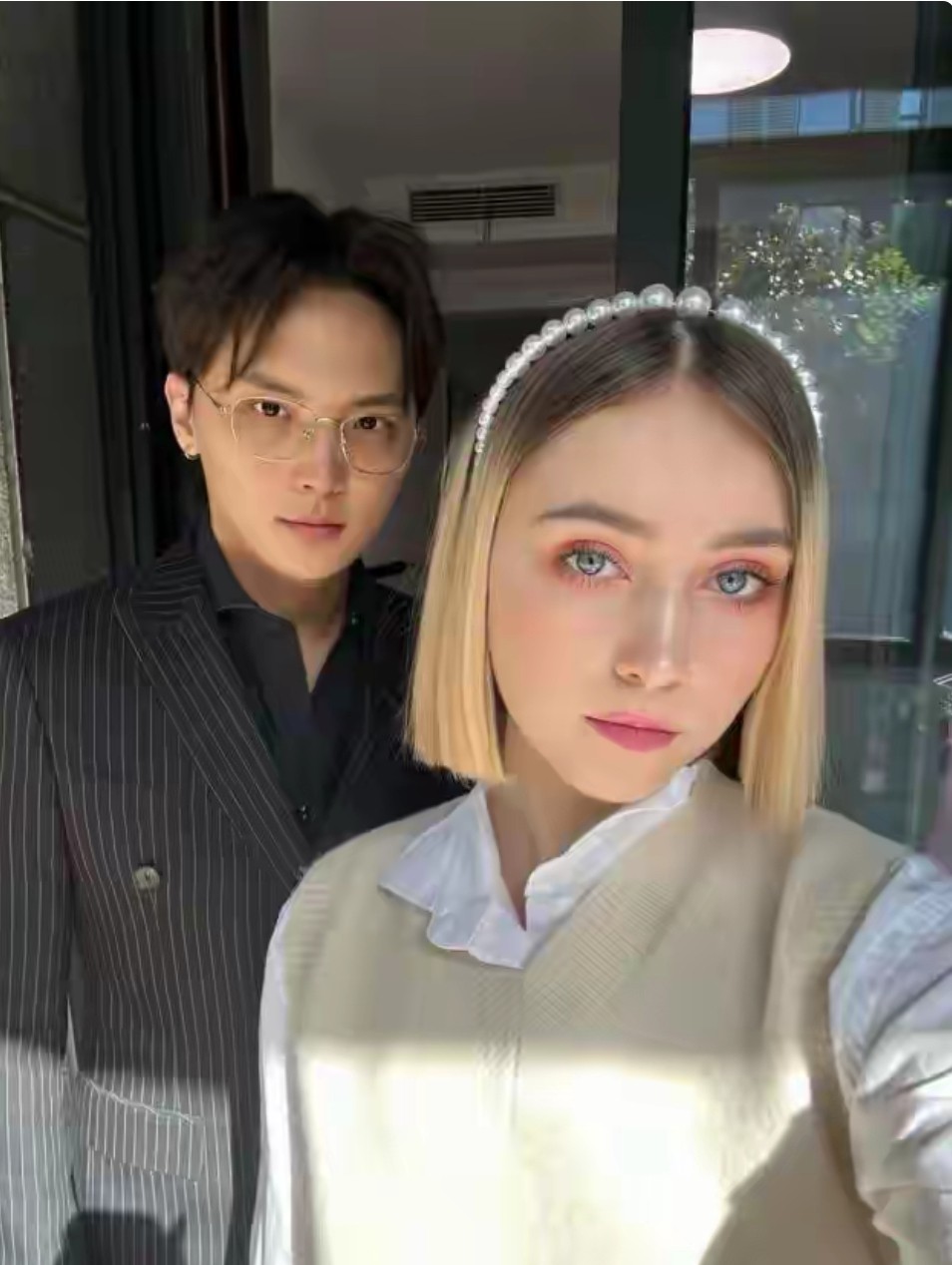 Thiếu gia lận đận tình duyên "vớ" ngay vợ đẹp không đòi sính lễ, cưới về nhà chồng "ngã ngửa" với nàng dâu ngoại quốc- Ảnh 2. Thiếu gia lận đận tình duyên "vớ" ngay vợ đẹp không đòi sính lễ, cưới về nhà chồng "ngã ngửa" với nàng dâu ngoại quốc- Ảnh 2.